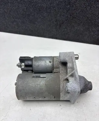 Peugeot 208 I Starter motor 9671530880