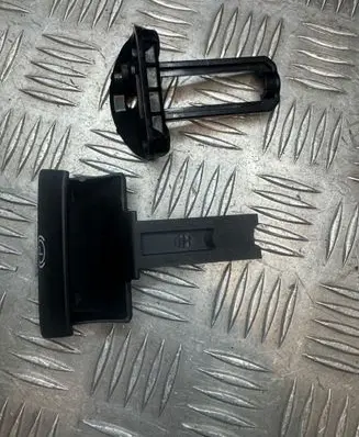 Volvo XC90 Hand brake release handle 8683963