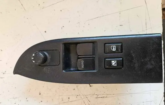 Suzuki Grand Vitara II Electric window control switch 83727-64JOL