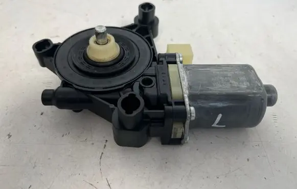 Audi A5 Front door window regulator motor 8W0959802