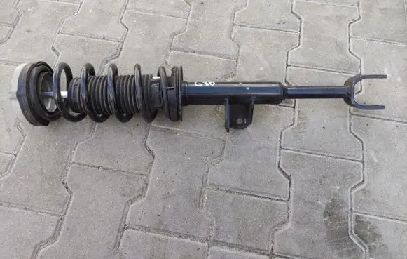BMW 5 G30 G31 Front shock absorber/damper 6866599