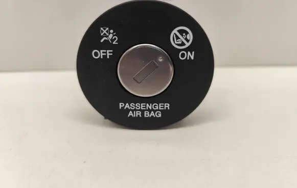 Hyundai Santa Fe Passenger airbag on/off switch 