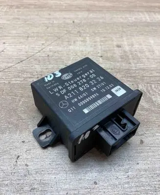 Mercedes-Benz E W211 Light module LCM A2118203226 5DF00827800