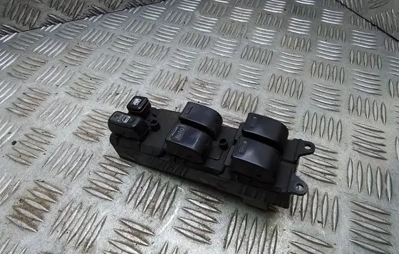 Toyota Prius (XW20) Electric window control switch 8482047050