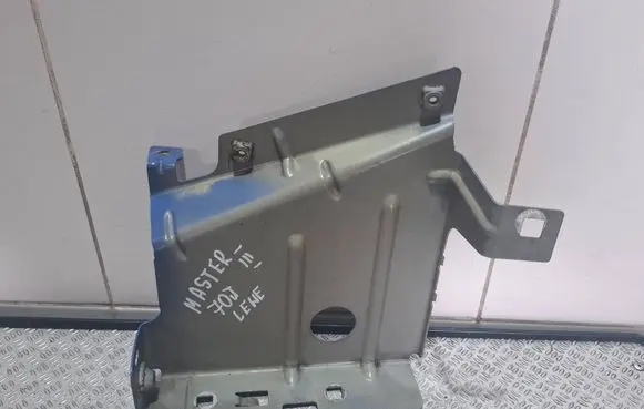 Renault Master III Fender mounting bracket 631236296R