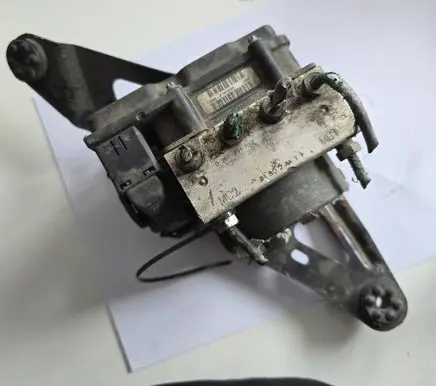 Renault Megane II ABS Pump 0265231734 8200527399 05102132153