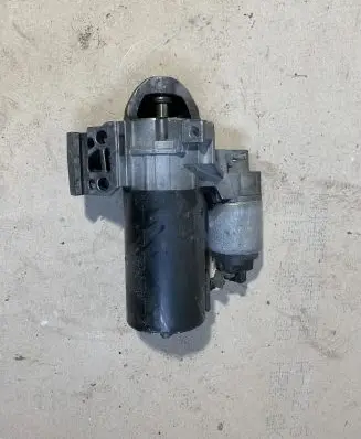 BMW 5 F10 F11 Starter motor 1005841209