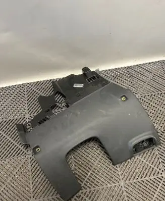 Dashboard lower bottom trim panel