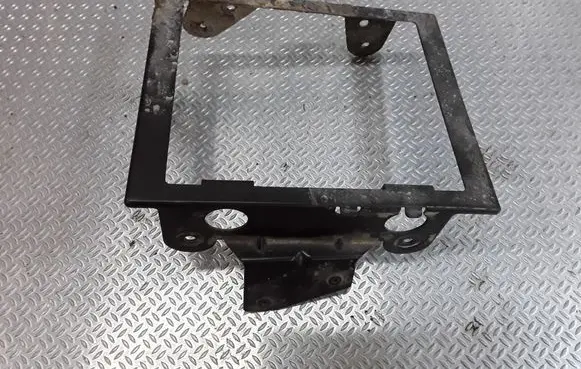 Radiator mount bracket