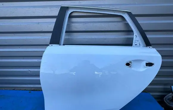 KIA Ceed Rear door 