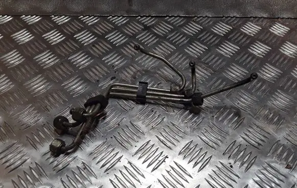 Volkswagen II LT Fuel injector supply line/pipe 