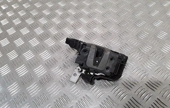 Ford Mondeo MK IV Front door lock 8m2ar21812aa