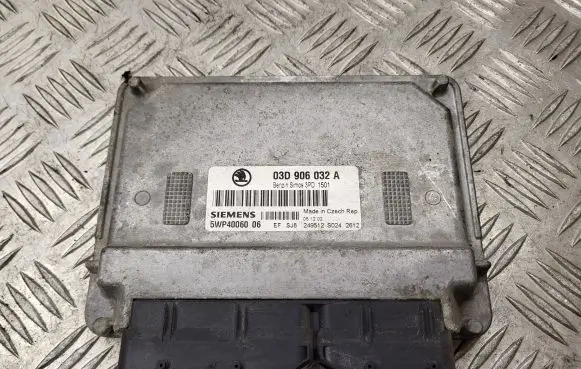 Skoda Fabia Mk1 (6Y) Engine control unit/module 03D906032A