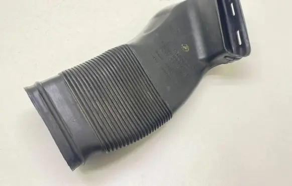 Audi A6 S6 C5 4B Air intake duct part 8D0129617E