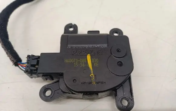 Hyundai Kona I Air flap motor/actuator H400730881