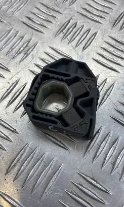 Volkswagen Golf V Radiator mount bracket 