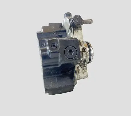 Volvo V70 Fuel injection high pressure pump 30756125 0445010111