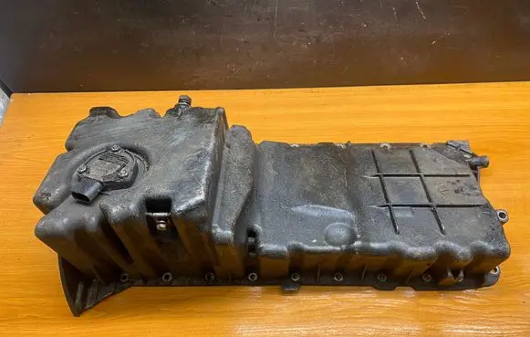 BMW 5 E39 Oil sump 22469129