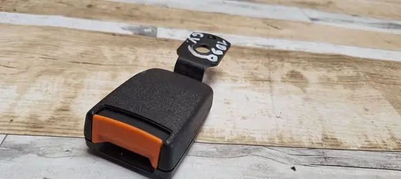 Seat Alhambra (Mk1) Middle seatbelt buckle (rear) 