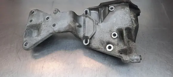 Volvo V70 Generator/alternator bracket 30731516