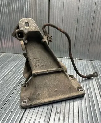 BMW 5 E39 Engine mounting bracket 1092974