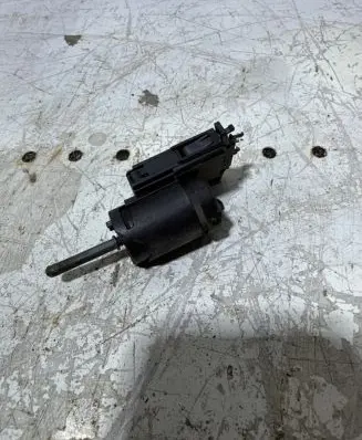 Volkswagen Golf V Brake pedal sensor switch 3B0945511A 19322007 300903
