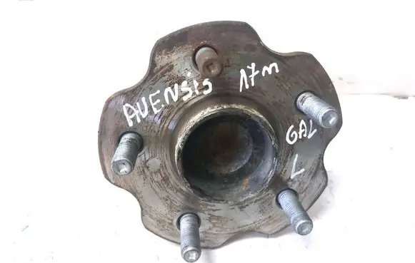 Toyota Avensis T270 Rear wheel hub