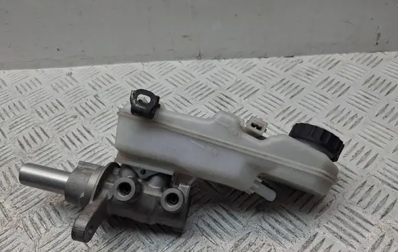 Toyota Avensis T270 Master brake cylinder 0204Y24692 4720109370 0204255239