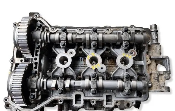Peugeot 208 I Engine head 9671708880 9671871510