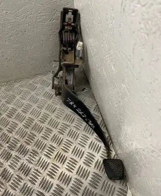 Toyota RAV 4 (XA30) Clutch pedal 