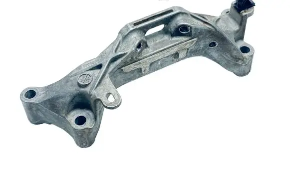 Citroen C4 III e-C4 Engine mounting bracket 9813582980