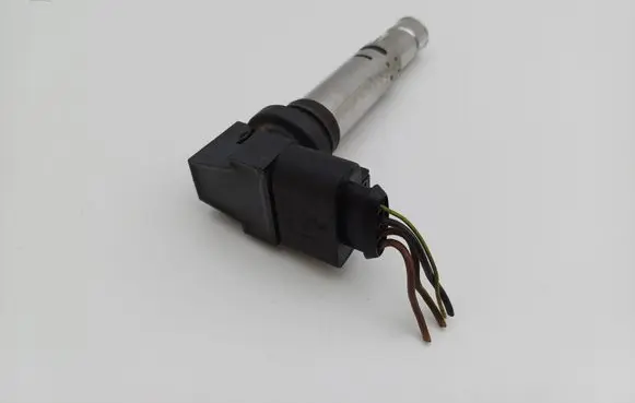Volkswagen Polo IV 9N3 High voltage ignition coil 036905715F