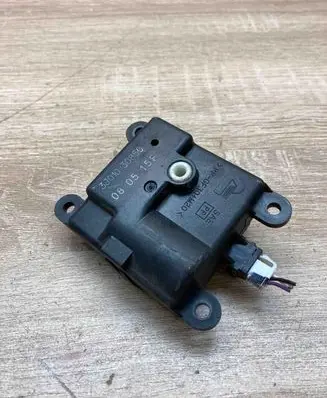 Nissan Qashqai+2 Air flap motor/actuator 3J01030850
