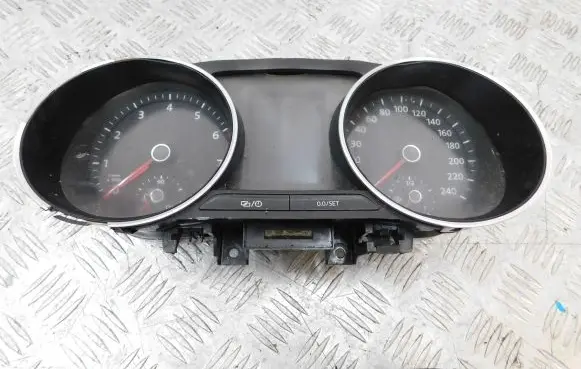 Volkswagen Polo V 6R Speedometer (instrument cluster) 6C0920740C 144597 1605020278