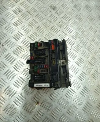 Peugeot 207 Fuse module 9650664080 BSMB3 32260612