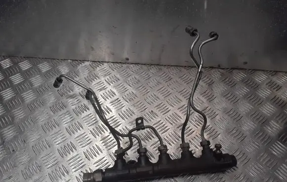 Toyota Avensis Verso Fuel main line pipe