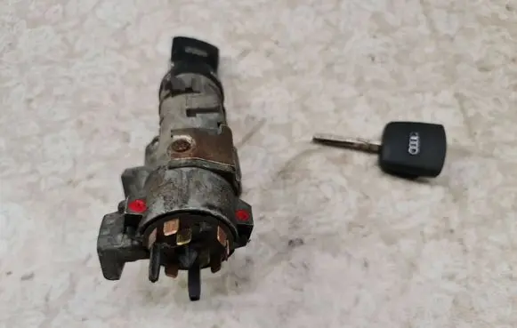 Audi A4 S4 B5 8D Ignition lock 4B0905851F