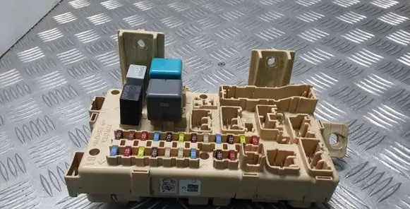 Toyota Avensis T250 Fuse box set 82641CA030