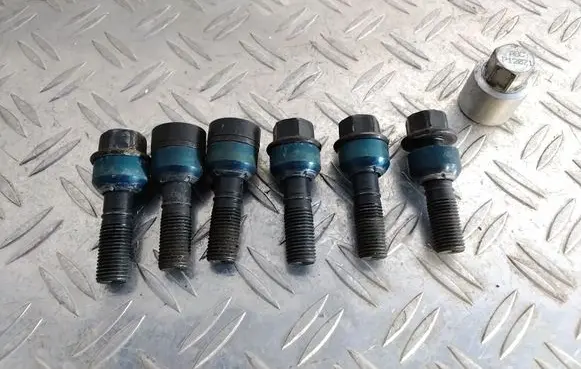 Porsche Cayenne (92A) Nuts/bolts 