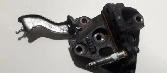 Toyota Yaris Engine mounting bracket 1231533050 12315-33050