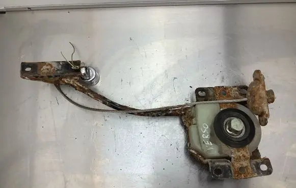 Toyota Corolla Verso AR10 Spare wheel mounting bracket B050824