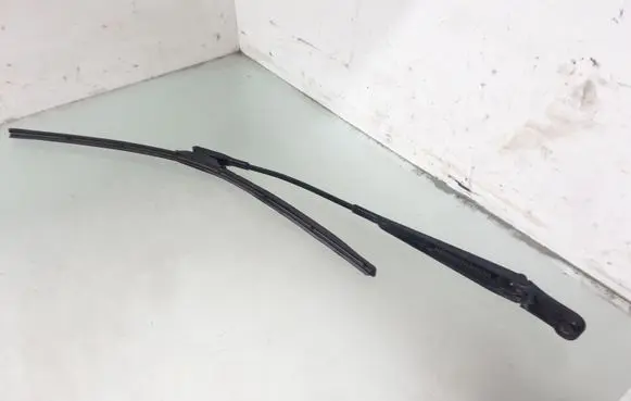 Opel Zafira B Front wiper blade arm 13145566