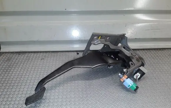 Mitsubishi Outlander Brake pedal 