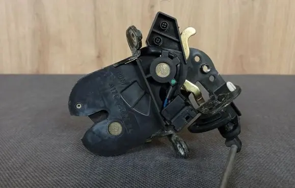 Tailgate/trunk/boot lock/catch/latch