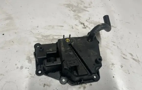 Volkswagen Jetta VII Oil breather separator 04E103464AM
