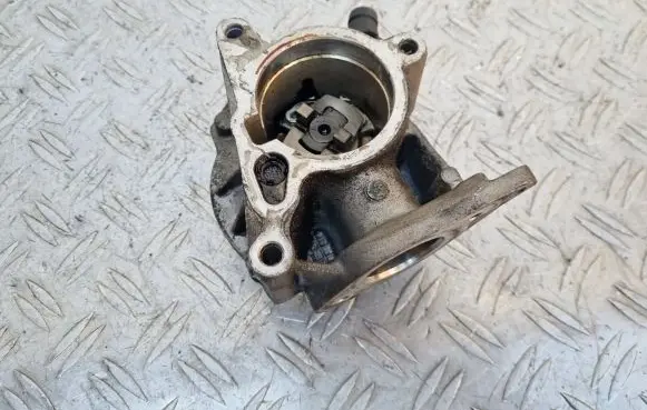 Volkswagen PASSAT CC Vacuum pump 06H145100AB 70125208002