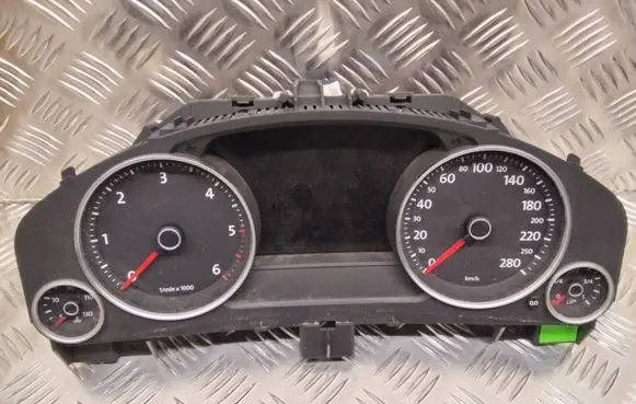 Volkswagen Touareg II Speedometer (instrument cluster) 7P6920882 0263677104