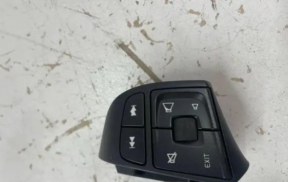 Volvo V40 Steering wheel buttons/switches 31334462