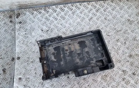 Battery tray