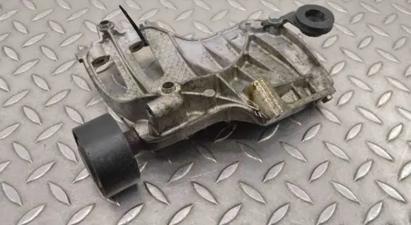 BMW 4 F32 F33 A/C compressor mount bracket 7585167